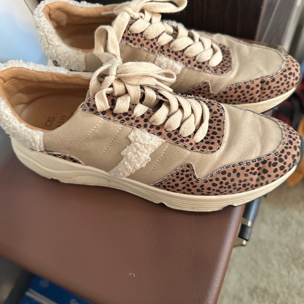 Oasis Society Cheetah sneakers Piper size 8- worn twice